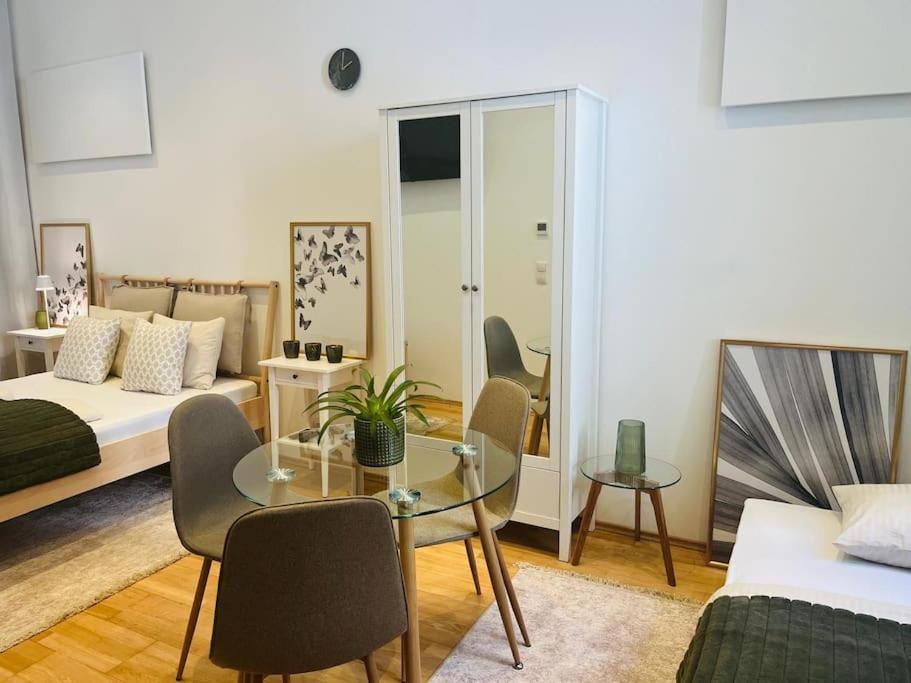 Gemuetliches Studio Apartment Вена Экстерьер фото